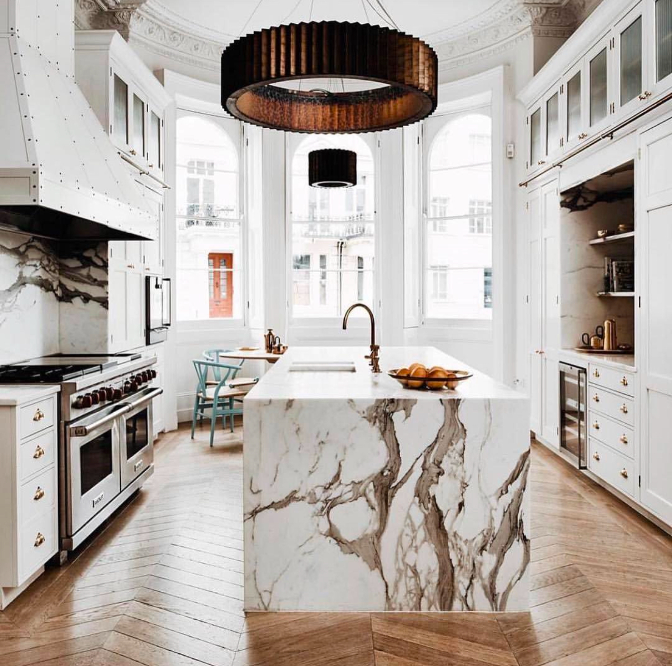 Large scale white marble with warm veins